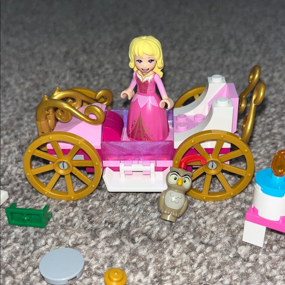 LEGO Disney Princess Aurora’s Carriage Sleeping Beauty 43173 - Picture 2 of 4